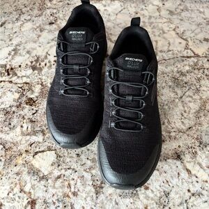 Skechers Men's D'Lux Walker Black Sneakers